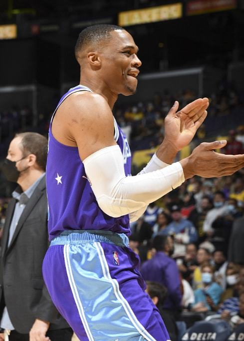 于季后赛稳 于季后赛稳